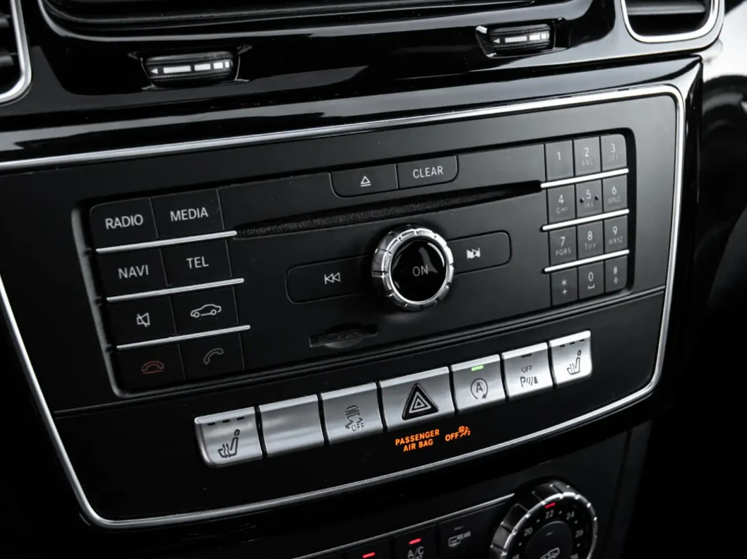 Mercedes-Benz GLE 350 Панорама / Harman Kardon, снимка 13 - Автомобили и джипове - 54999055