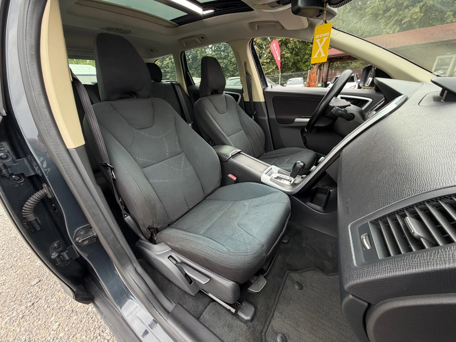 Volvo XC60 2.4D5 163к.с * Навигация* * Панорама* * Италия* , снимка 13 - Автомобили и джипове - 55043749