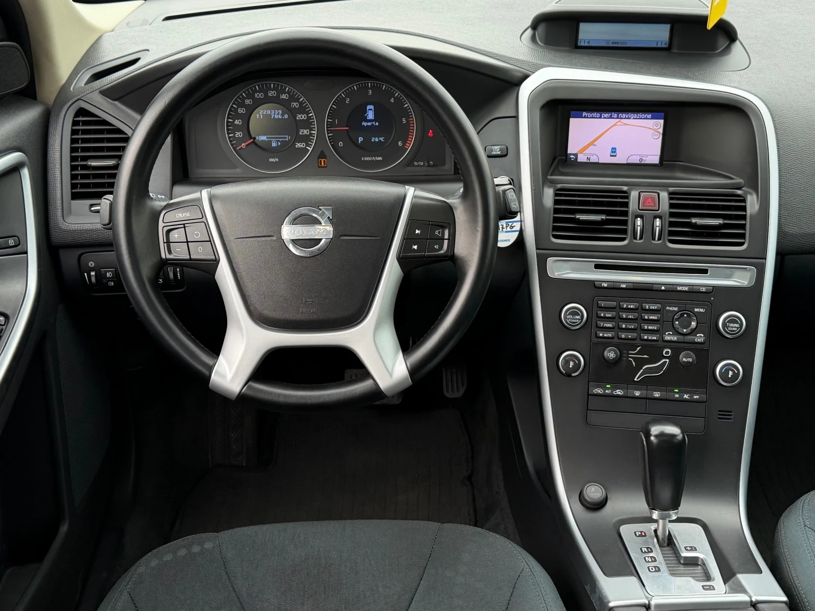 Volvo XC60 2.4D5 163к.с * Навигация* * Панорама* * Италия* , снимка 10 - Автомобили и джипове - 55043749