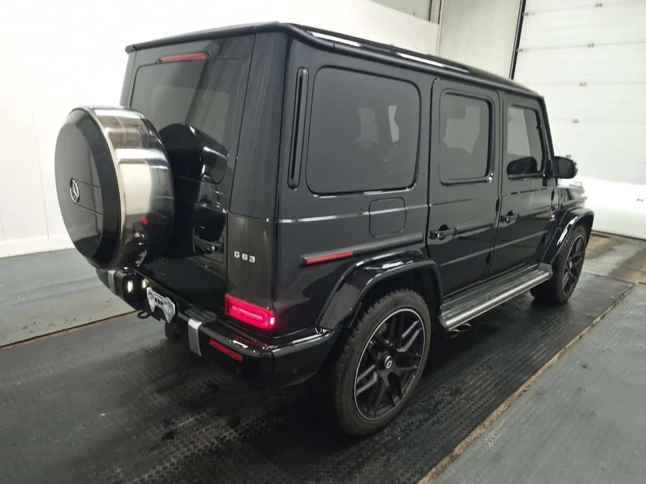 Mercedes-Benz G 63 AMG * CARFAX * АВТОКРЕДИТ БЕЗ ПЪРВОНАЧАЛНА, снимка 3 - Автомобили и джипове - 55440611