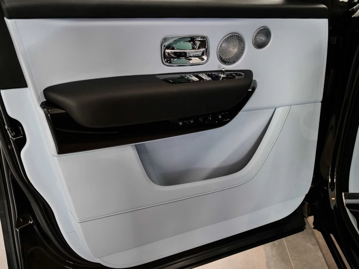 Rolls-Royce Cullinan SHOOTING STAR / BESPOKE / REAR THEATRE / | Mobile.bg � ����������� 5