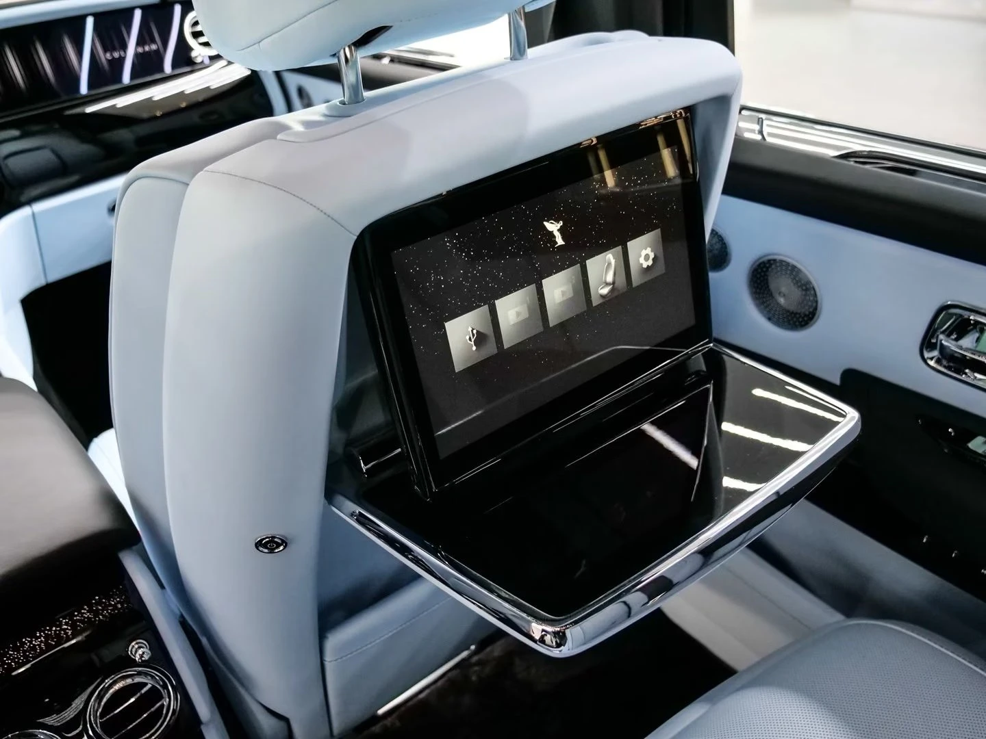 Rolls-Royce Cullinan SHOOTING STAR / BESPOKE / REAR THEATRE / | Mobile.bg � ����������� 14