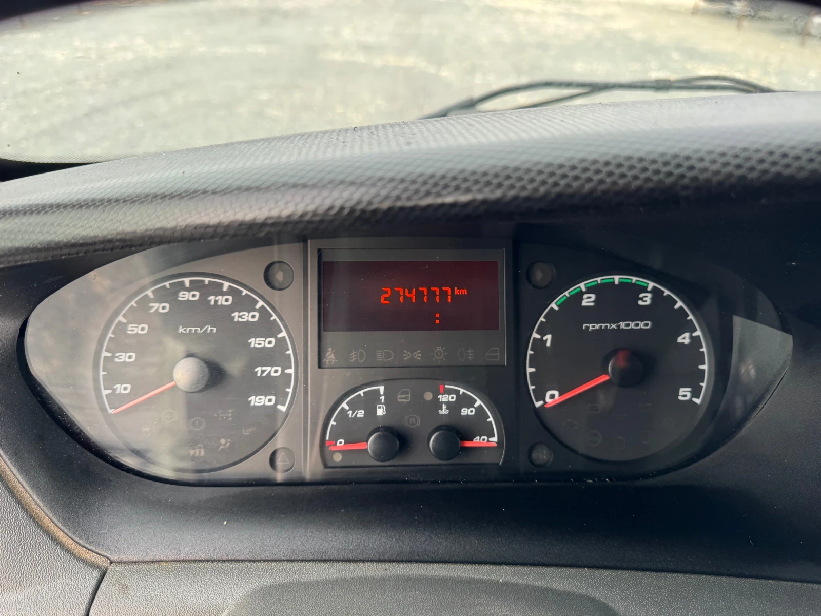 Iveco Daily KLIMATIK MAXI MAXI БЕЗ ТОЧКА РЪЖДА!!!!, снимка 11 - Бусове и автобуси - 53921673