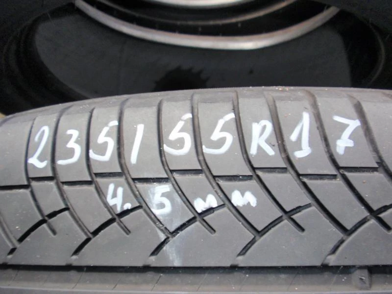 Гуми Летни 235/55R17, снимка 1 - Гуми и джанти - 7285340