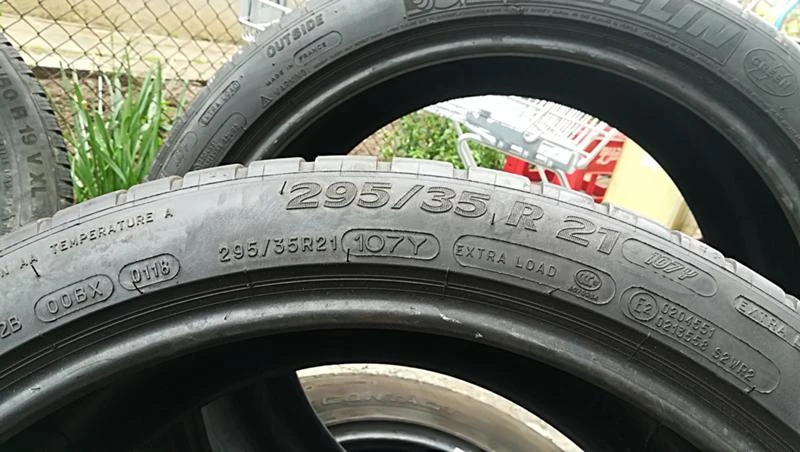 Гуми Летни 295/35R21, снимка 7 - Гуми и джанти - 25472583