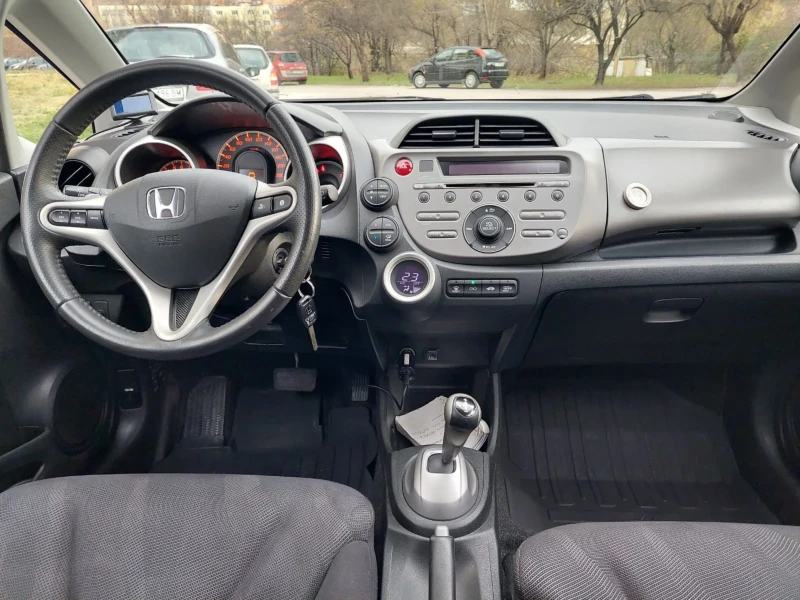 Honda Jazz 1.4 AUTOMAT 114000км, снимка 9 - Автомобили и джипове - 48070053