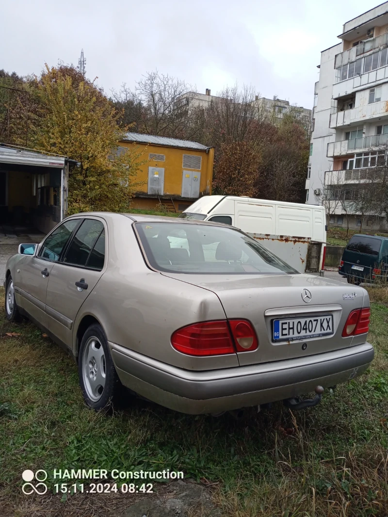 Mercedes-Benz E 200 2000i, снимка 3 - Автомобили и джипове - 48483807