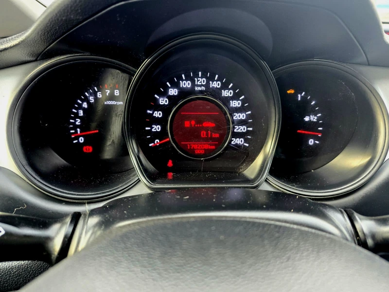 Kia Ceed KATO НОВ/1.6i/135hp, снимка 10 - Автомобили и джипове - 52996345