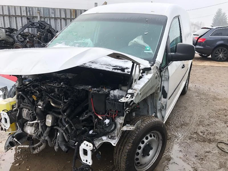 VW Caddy 1.6TDI, снимка 4 - Автомобили и джипове - 27325289