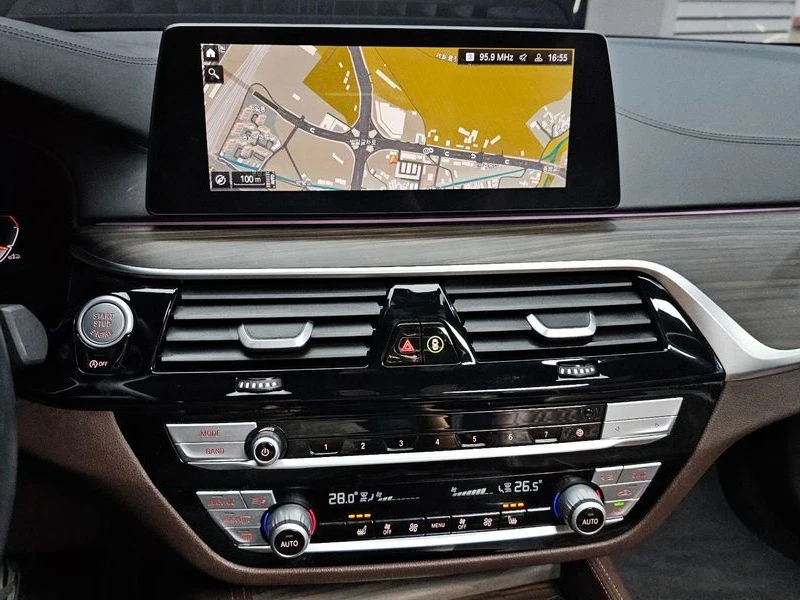 BMW 520 520I M Sports, снимка 13 - Автомобили и джипове - 55500724