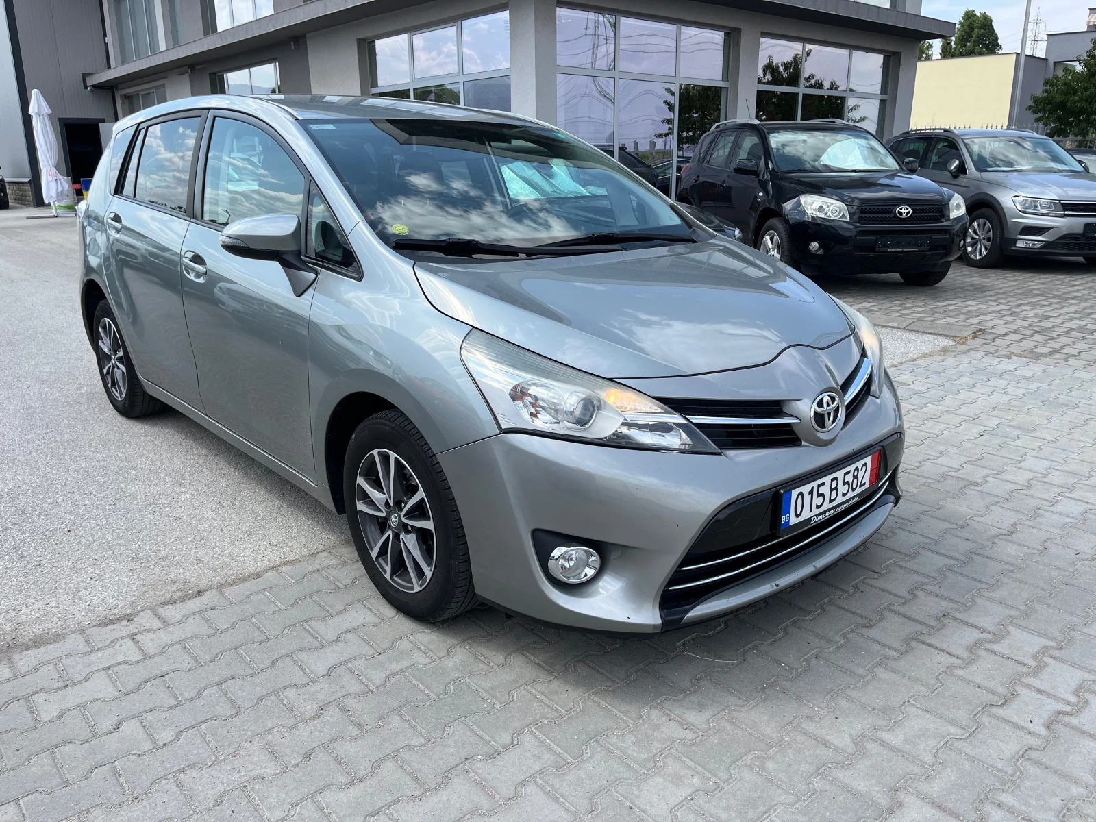 Toyota Verso 1.8 i 147k.c - изображение 2