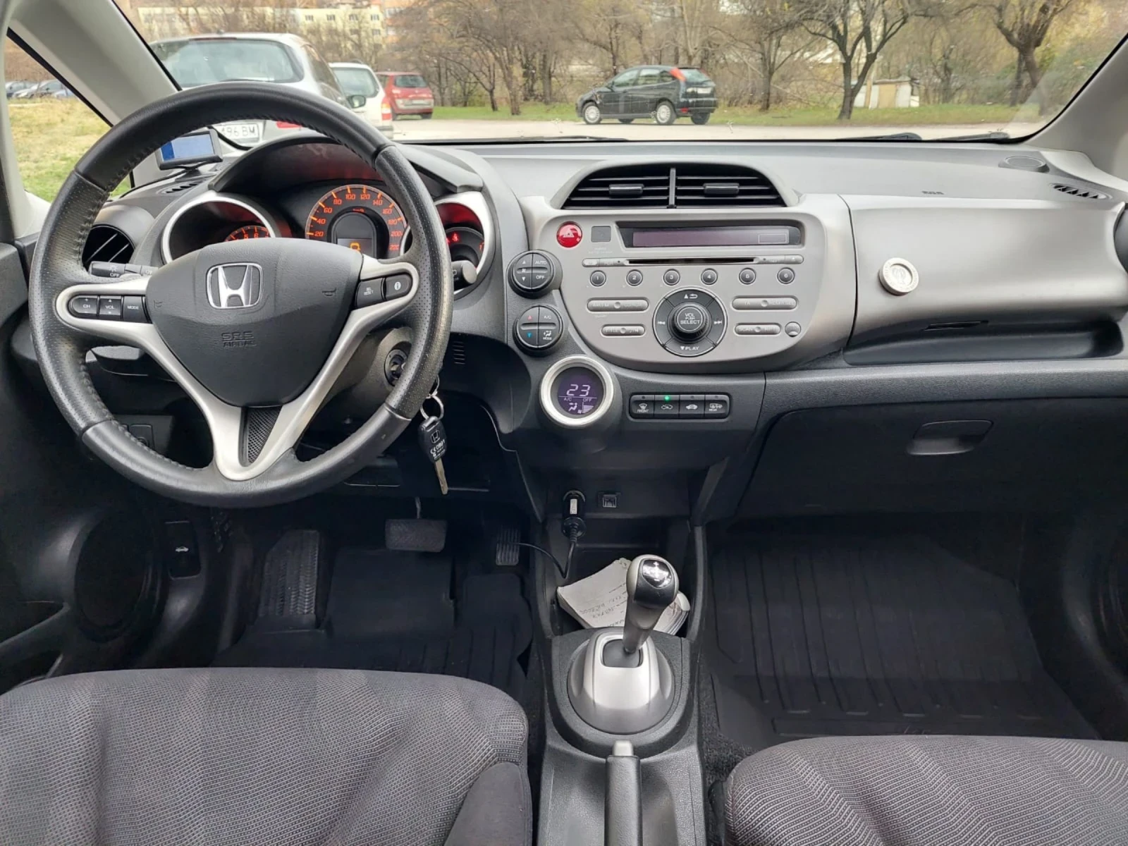 Honda Jazz 1.4 AUTOMAT 114000км - изображение 9