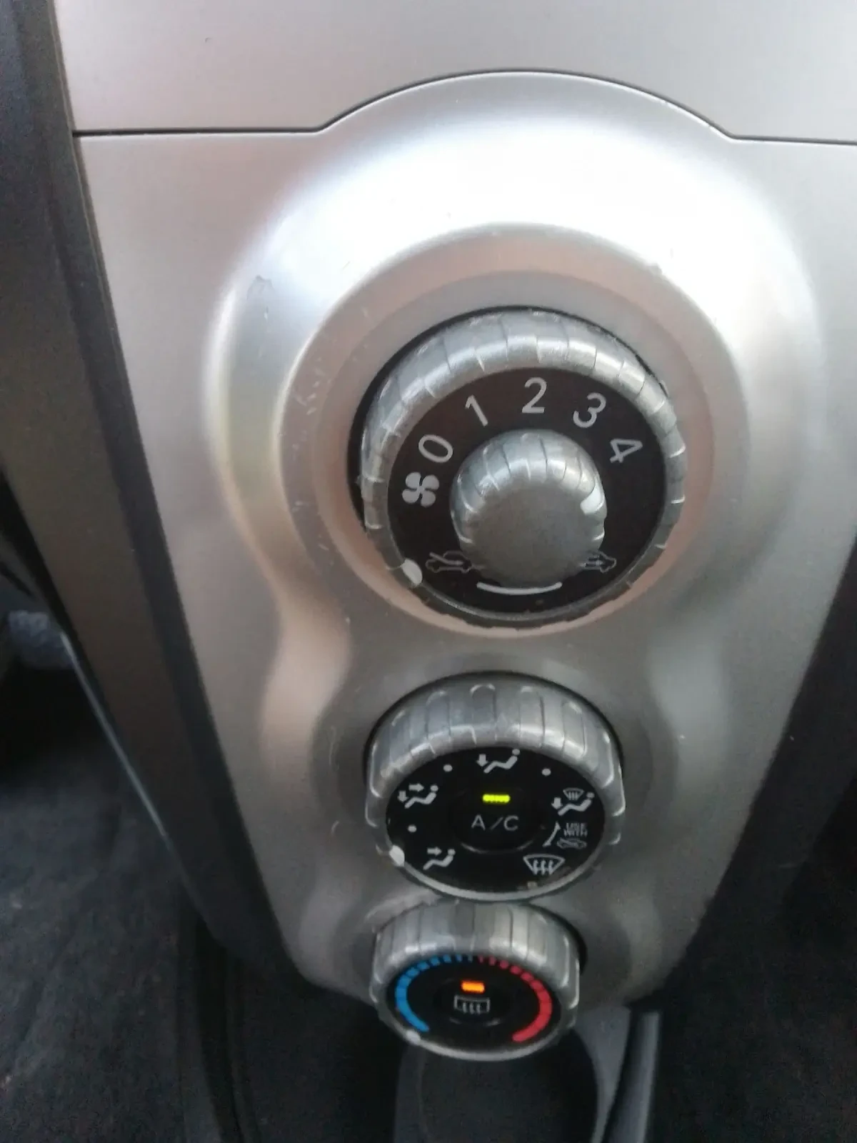 Toyota Yaris  - изображение 10