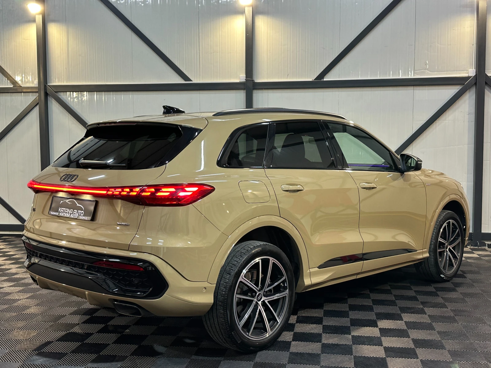 Audi Q5 QUATTRO* S-LINE* DISTRONIC* 360* ПОДГРЕВ* CARPLAY, снимка 3 - Автомобили и джипове - 51055249