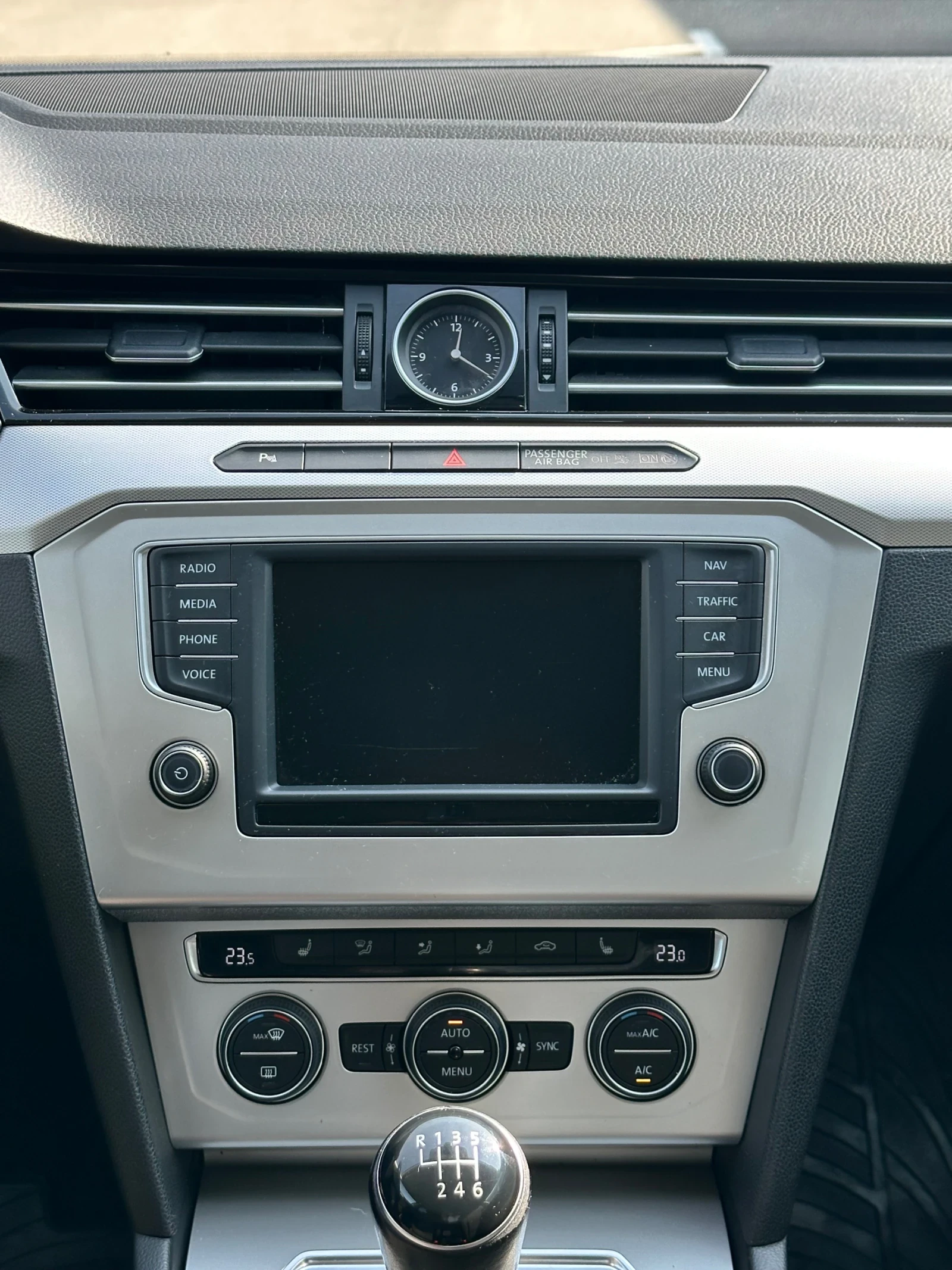 VW Passat 2.0 TDI, снимка 10 - Автомобили и джипове - 53741116