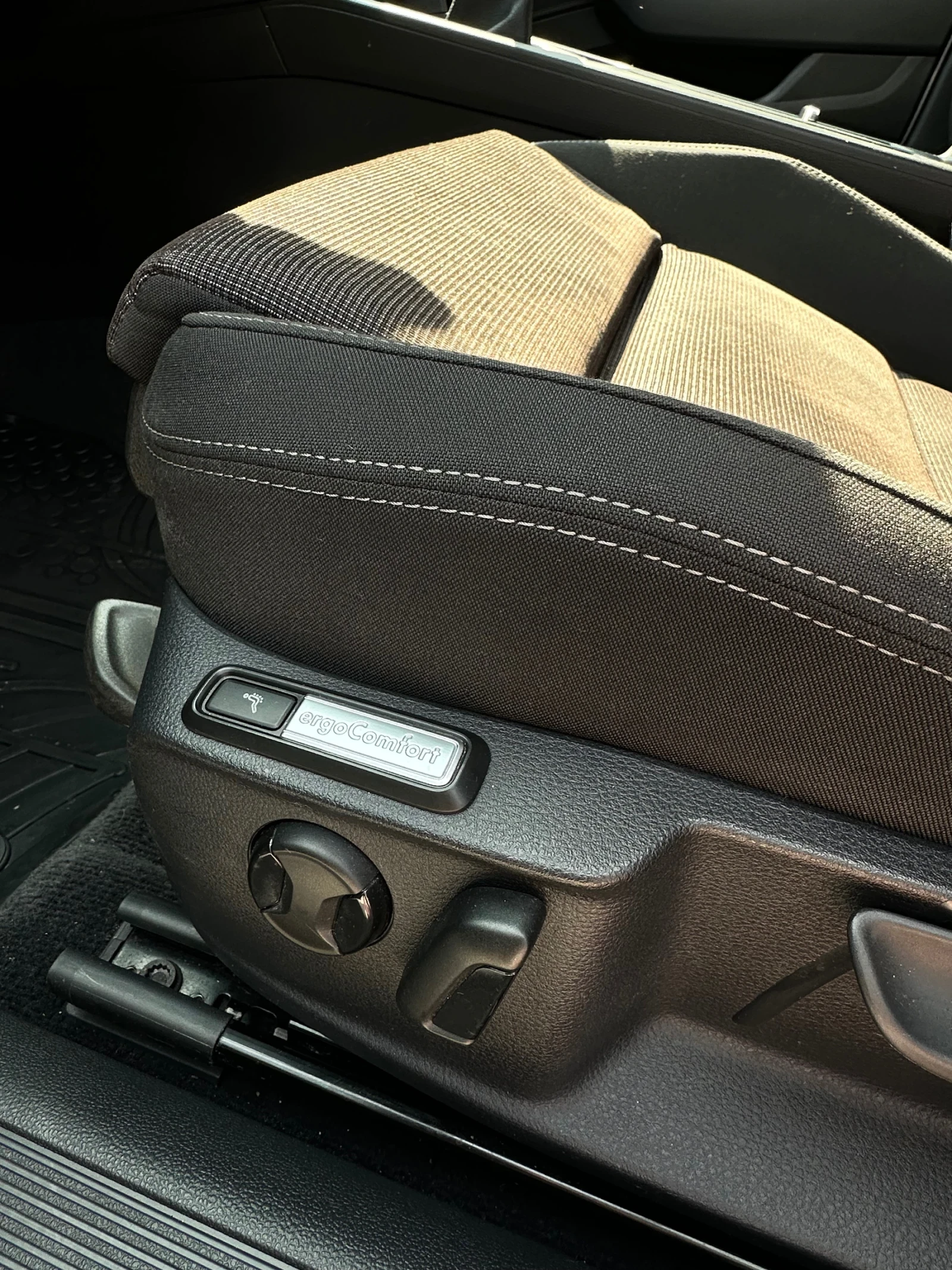 VW Passat 2.0 TDI, снимка 14 - Автомобили и джипове - 53741116