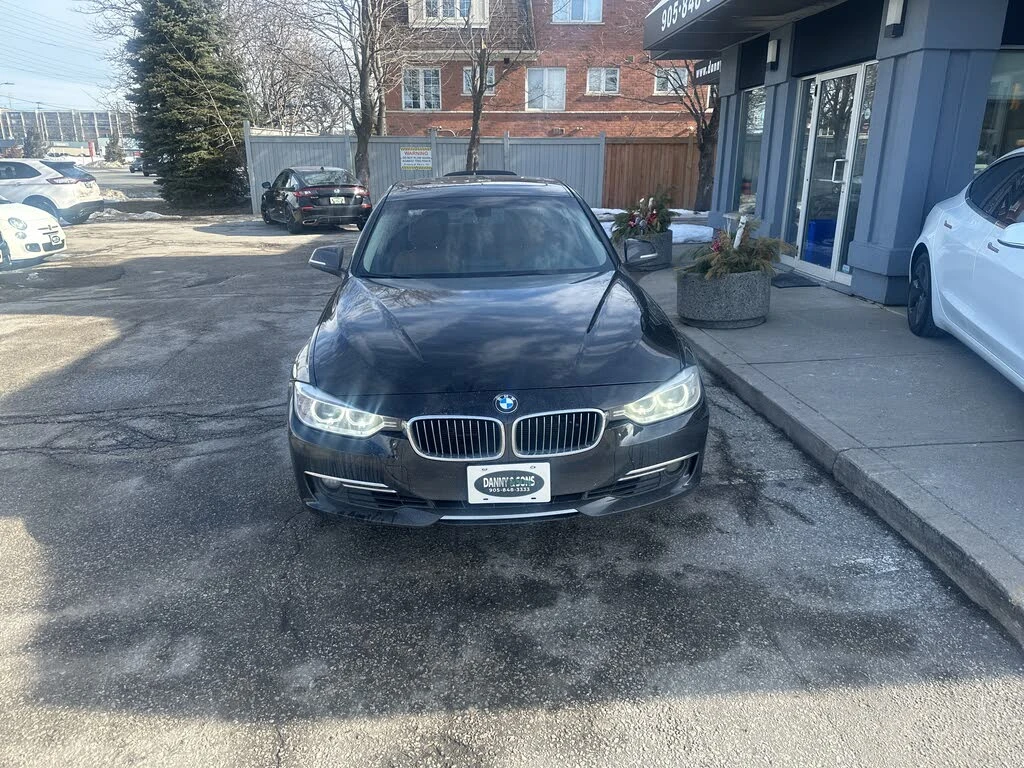 BMW 328 i X-DRIVE* KEYLESS* 360CAM* АвтоКредит(ЦЕНА ДО БГ), снимка 2 - Автомобили и джипове - 53774285