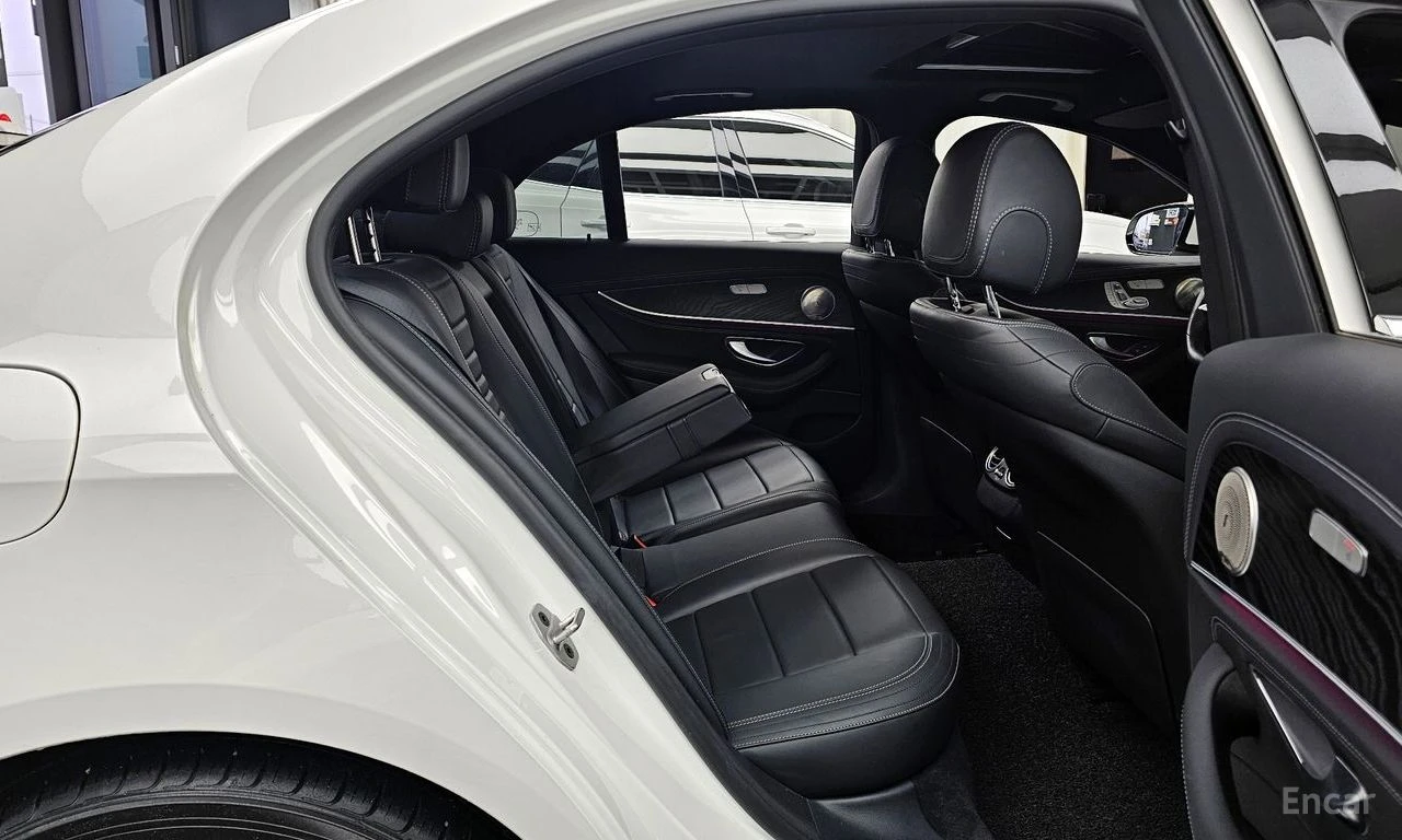Mercedes-Benz E 220 4MATIC* AMG* HEAD-UP* 360 КАМЕРИ* ДИСТРОНИК* КЕЙЛЕ, снимка 15 - Автомобили и джипове - 54379942