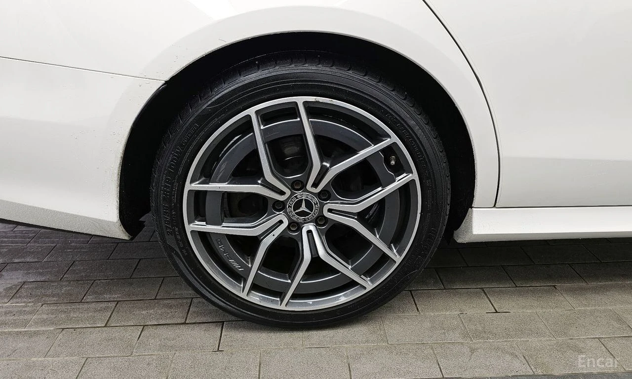 Mercedes-Benz E 220 4MATIC* AMG* HEAD-UP* 360 КАМЕРИ* ДИСТРОНИК* КЕЙЛЕ, снимка 5 - Автомобили и джипове - 54379942