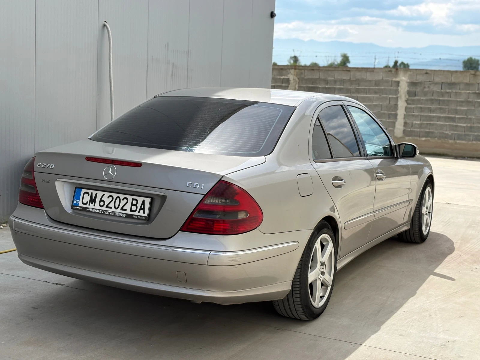 Mercedes-Benz E 270 2.7 CDI Avangard Ръчка 6 скорости, снимка 5 - Автомобили и джипове - 54477296