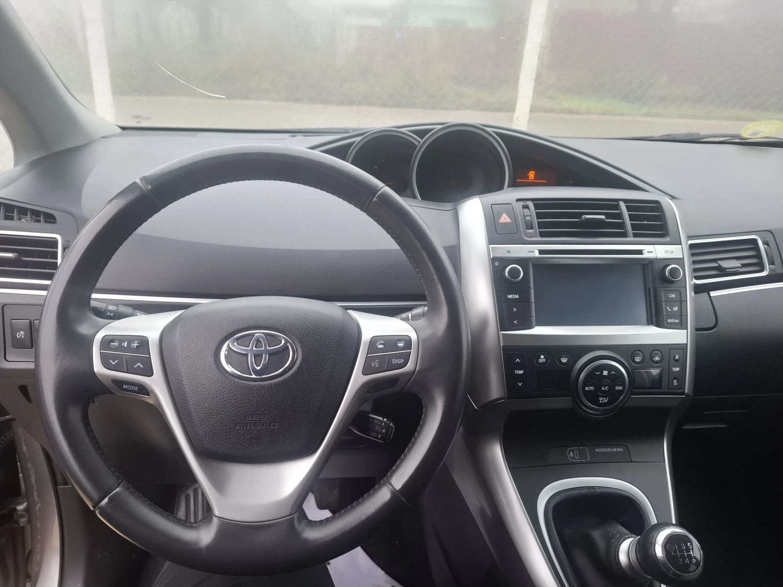Toyota Verso, снимка 5 - Автомобили и джипове - 54640886