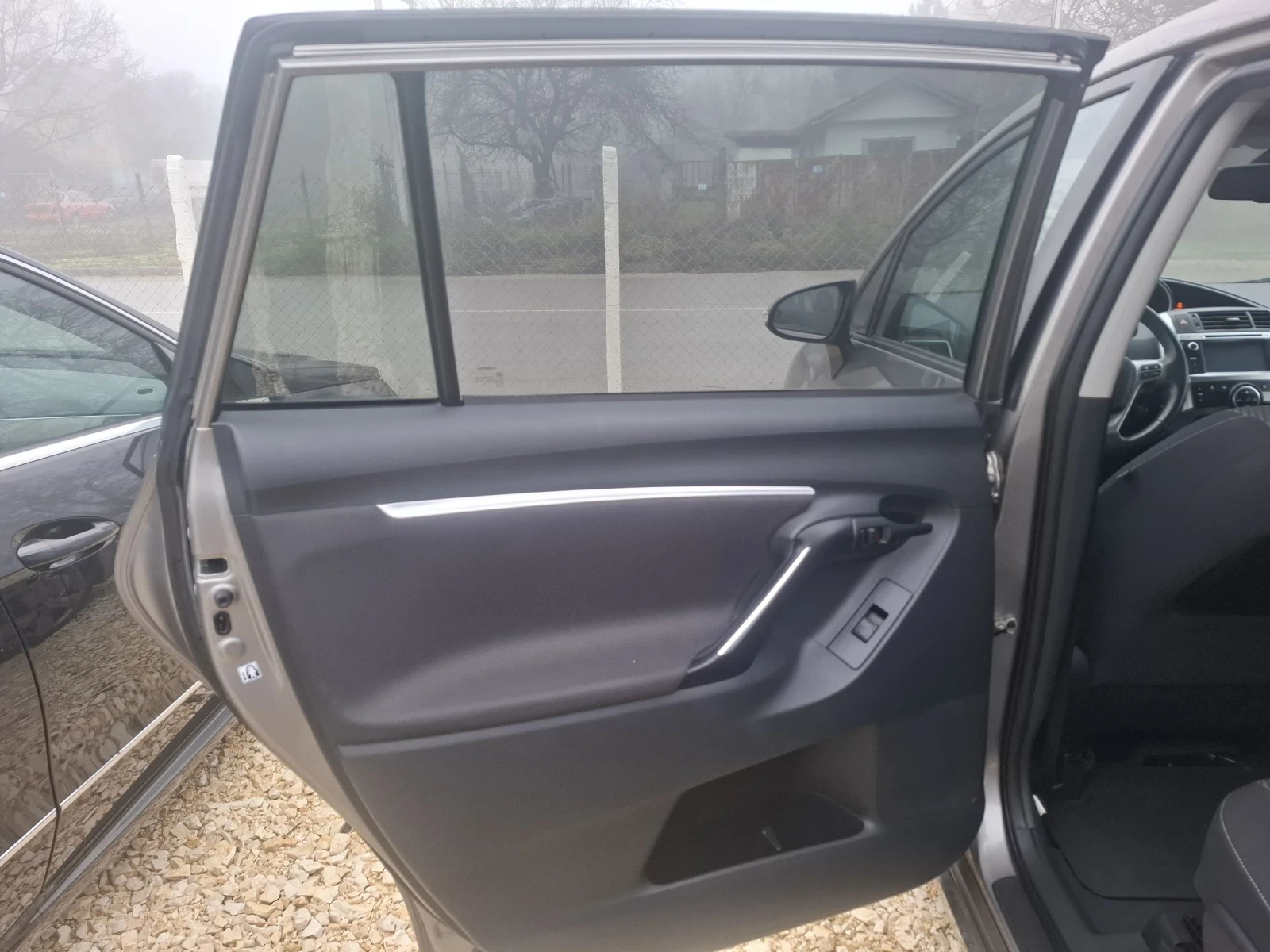 Toyota Verso, снимка 10 - Автомобили и джипове - 54640886