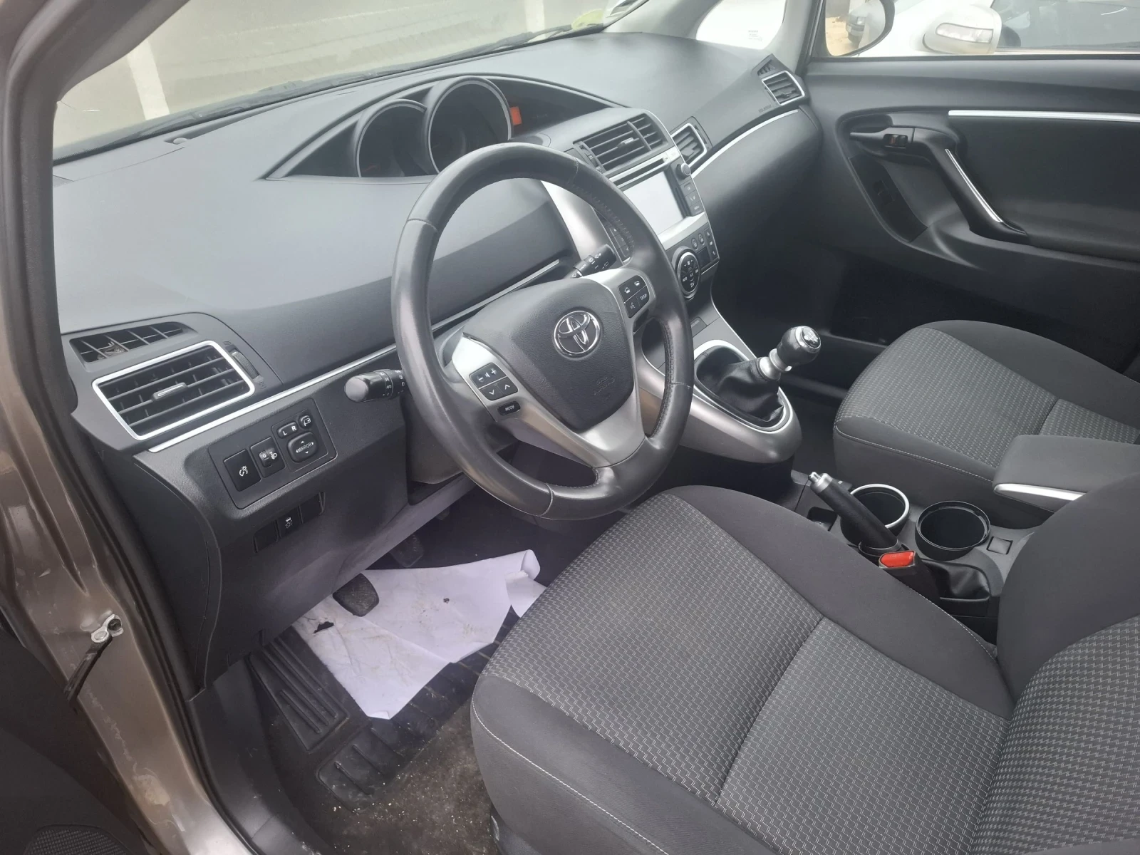 Toyota Verso, снимка 6 - Автомобили и джипове - 54640886