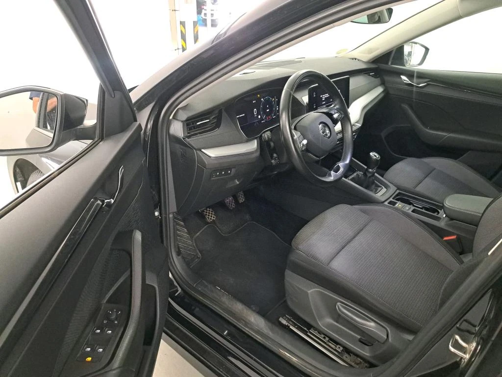 Skoda Octavia 2.0 CRTDI Ambition Navi / Virtual, снимка 6 - Автомобили и джипове - 55724649