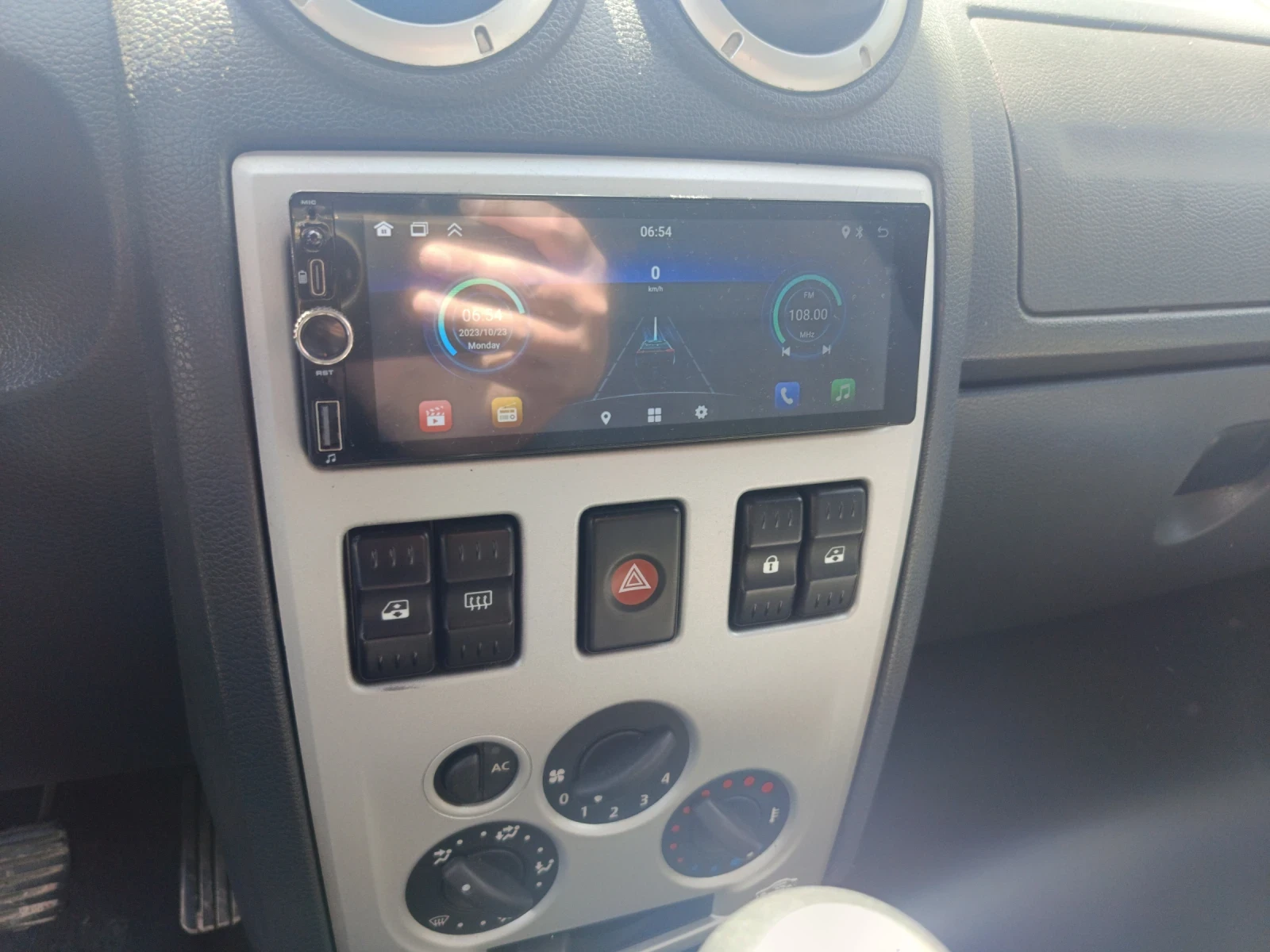 Dacia Logan 1.4 mpi, снимка 8 - Автомобили и джипове - 55750523