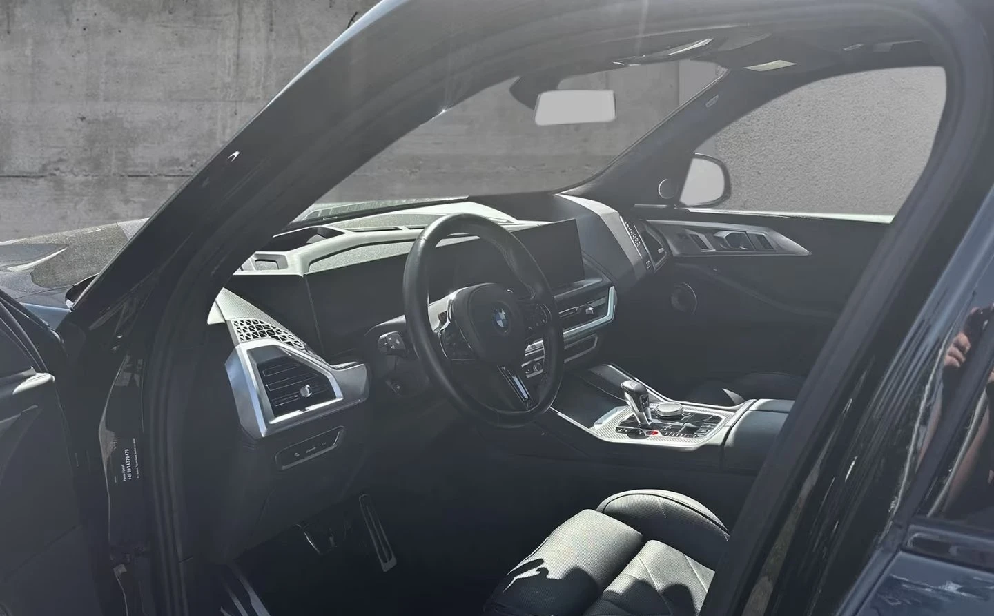 BMW XM 4.4 V8/ B&W/ INDIVIDUAL/ ICONIC GLOW/ SHADOW LINE/, снимка 7 - Автомобили и джипове - 55889663