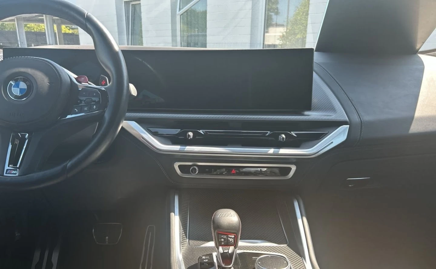 BMW XM 4.4 V8/ B&W/ INDIVIDUAL/ ICONIC GLOW/ SHADOW LINE/, снимка 12 - Автомобили и джипове - 55889663