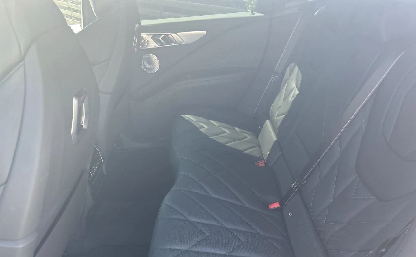 BMW XM 4.4 V8/ B&W/ INDIVIDUAL/ ICONIC GLOW/ SHADOW LINE/, снимка 14 - Автомобили и джипове - 55889663