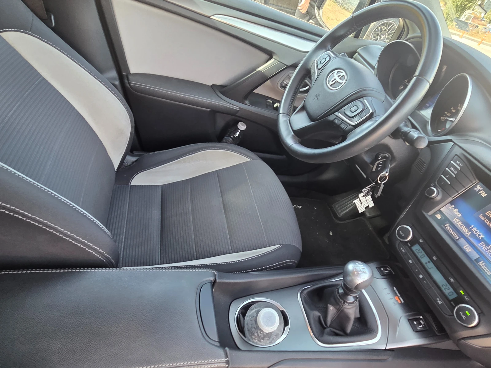 Toyota Avensis, снимка 12 - Автомобили и джипове - 56332775