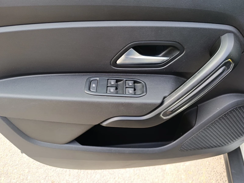 Dacia Duster 1.3TCe-131kc-4x4 N1, снимка 10 - Автомобили и джипове - 51671941