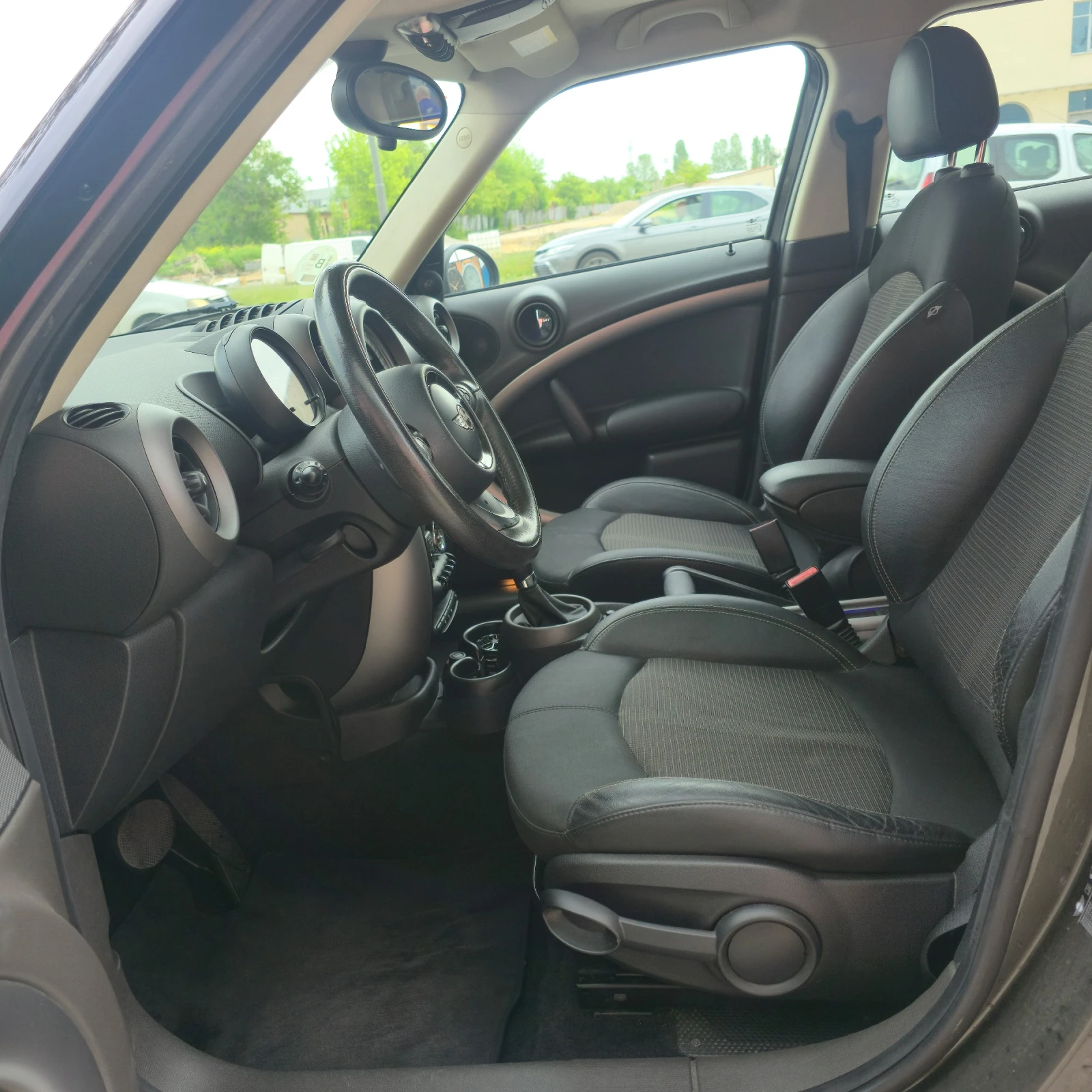 Mini Countryman 2.0D / Panorama / Автоматик - изображение 9