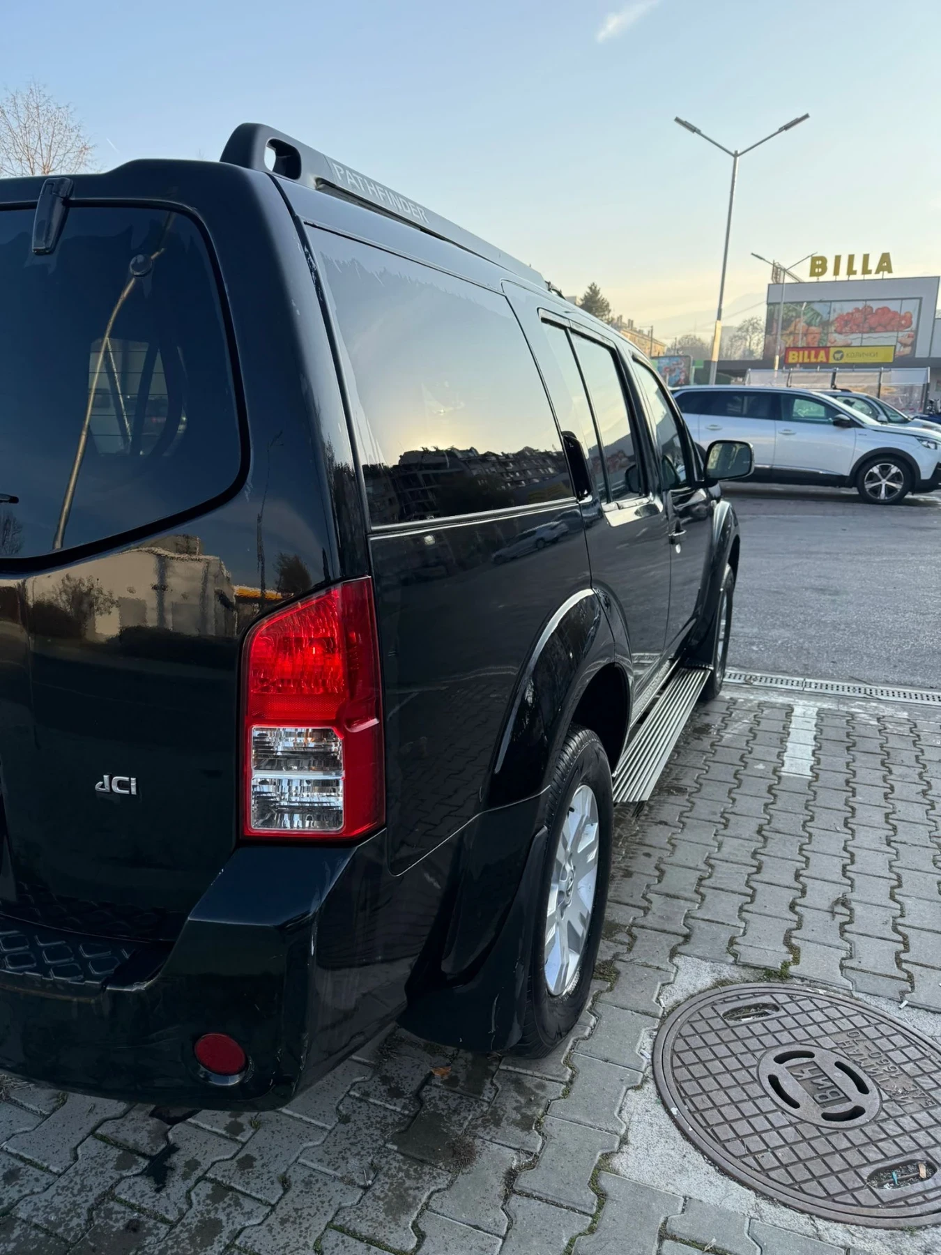 Nissan Pathfinder, снимка 8 - Автомобили и джипове - 54693907