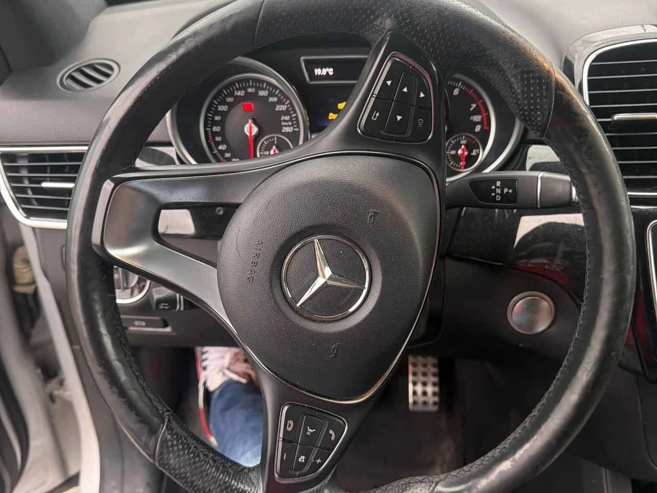 Mercedes-Benz GLE 400  | DISTRONIC | 360 |  PANO | ДВА КЛЮЧА , снимка 6 - Автомобили и джипове - 54736792