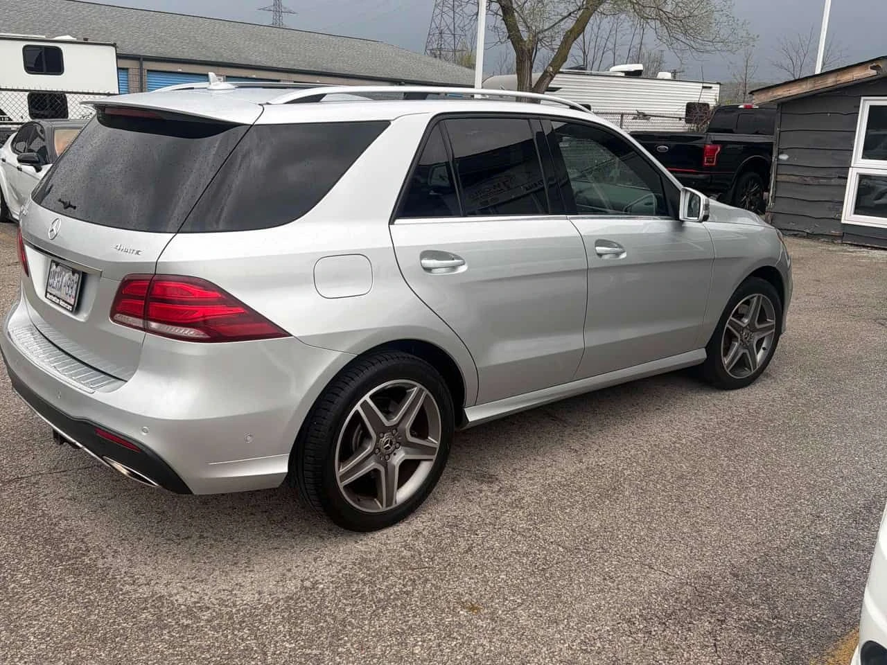 Mercedes-Benz GLE 400  | DISTRONIC | 360 |  PANO | ДВА КЛЮЧА , снимка 3 - Автомобили и джипове - 54736792