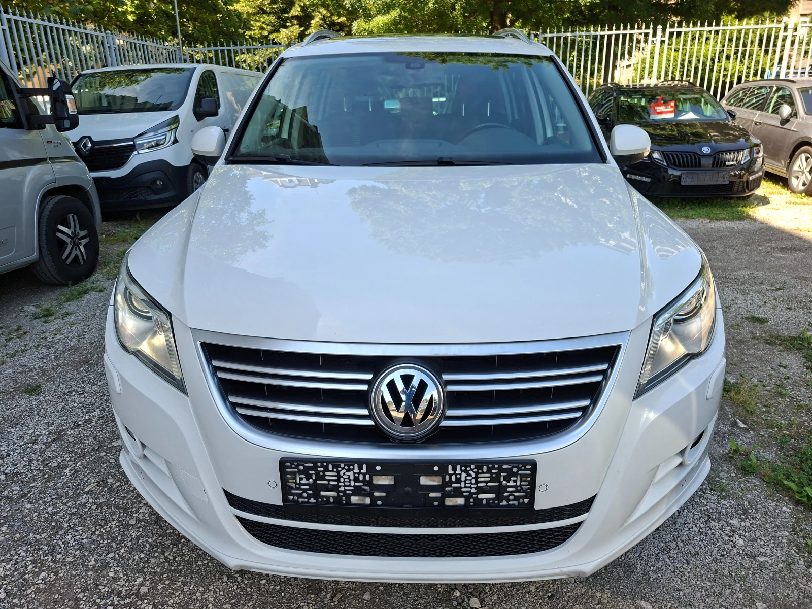 VW Tiguan R-LINE 2.0 TDI 4X4, снимка 2 - Автомобили и джипове - 54940817