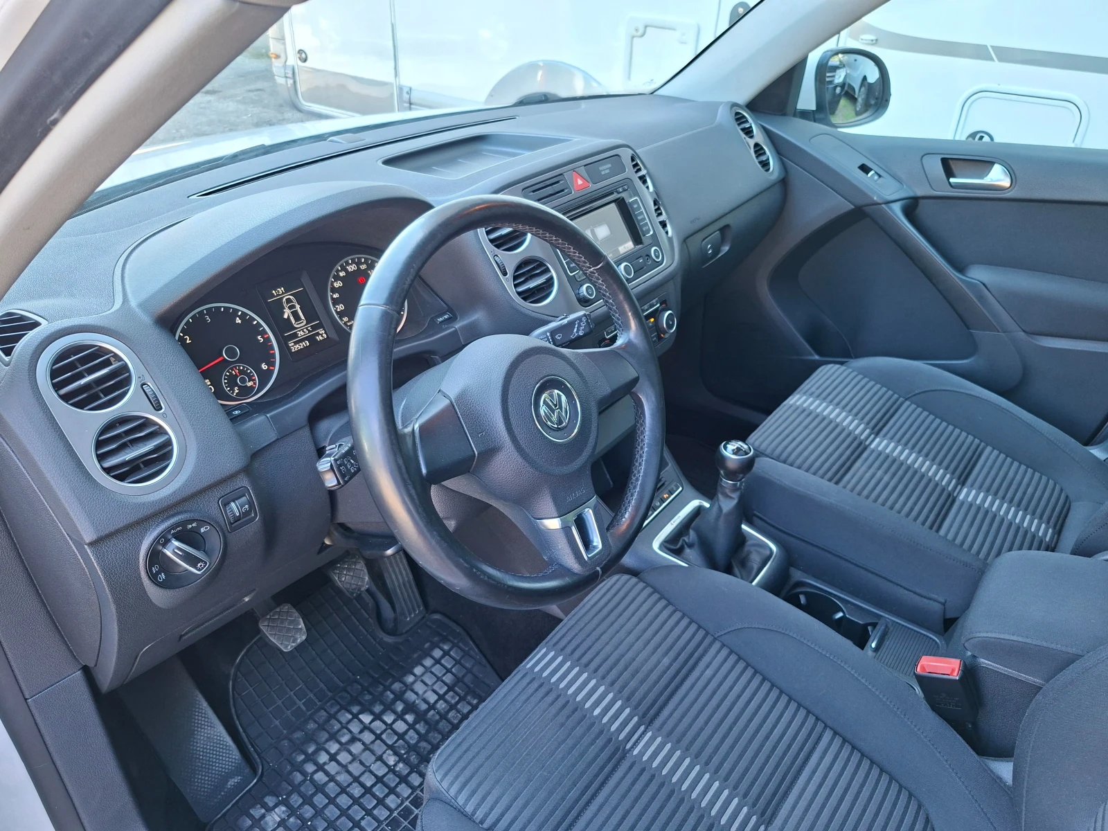 VW Tiguan R-LINE 2.0 TDI 4X4, снимка 14 - Автомобили и джипове - 54940817