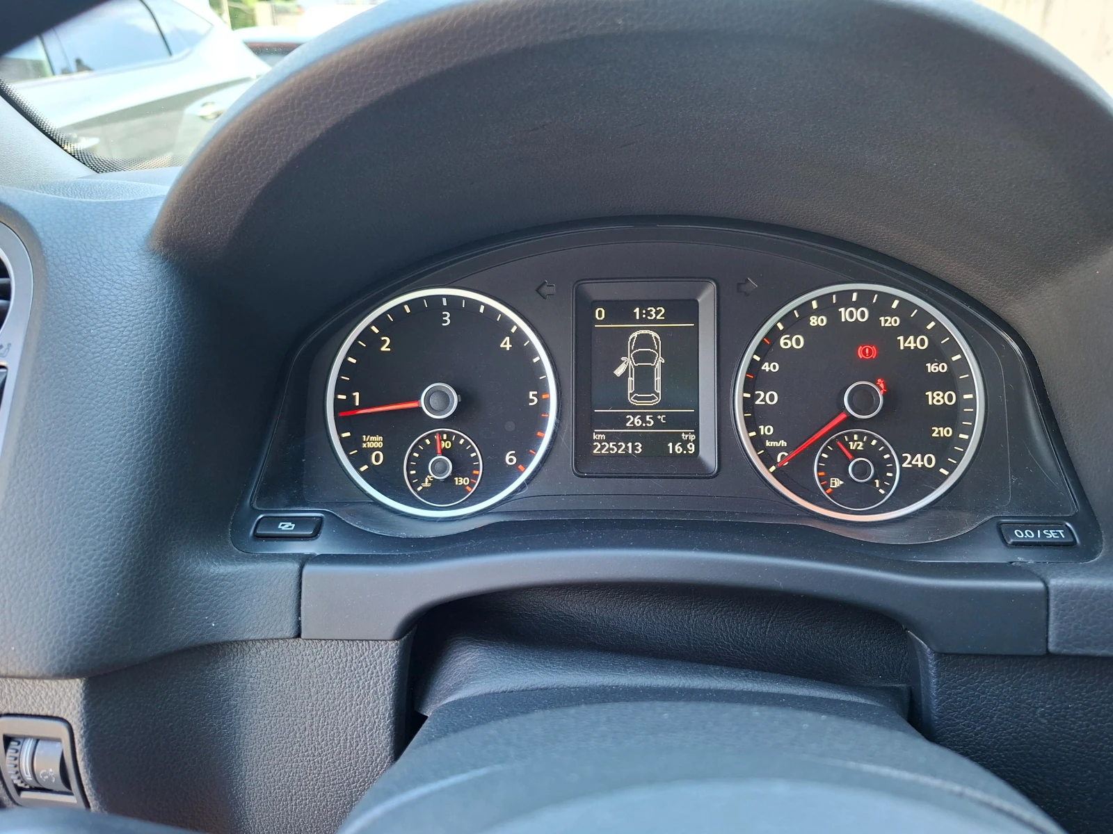 VW Tiguan R-LINE 2.0 TDI 4X4, снимка 11 - Автомобили и джипове - 54940817