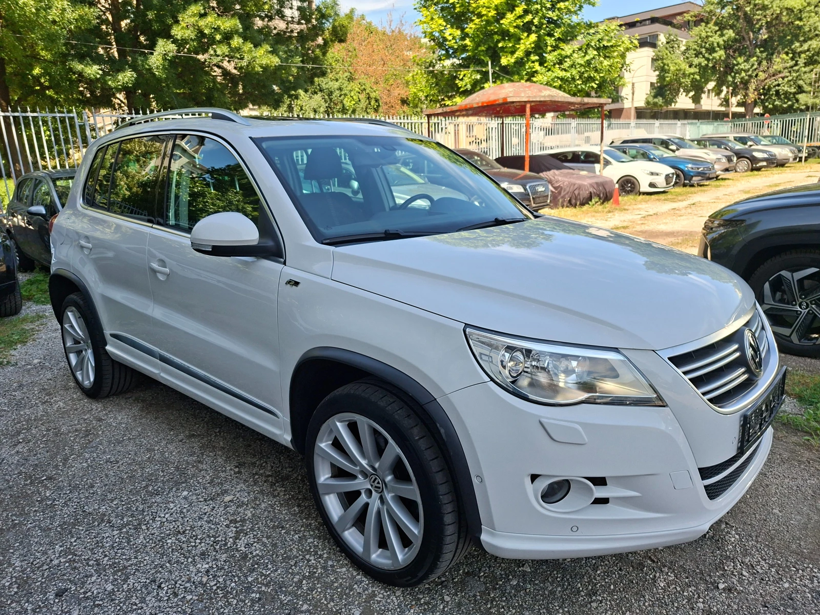 VW Tiguan R-LINE 2.0 TDI 4X4, снимка 3 - Автомобили и джипове - 54940817