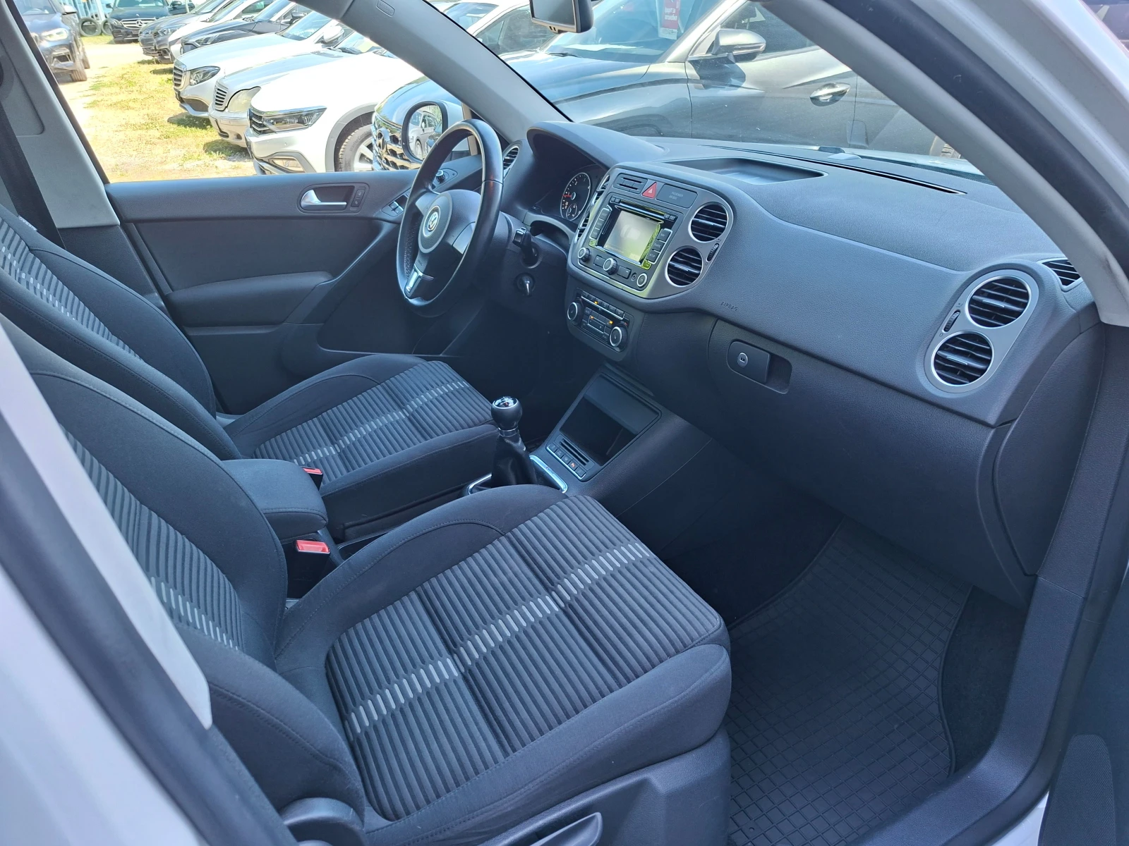 VW Tiguan R-LINE 2.0 TDI 4X4, снимка 10 - Автомобили и джипове - 54940817