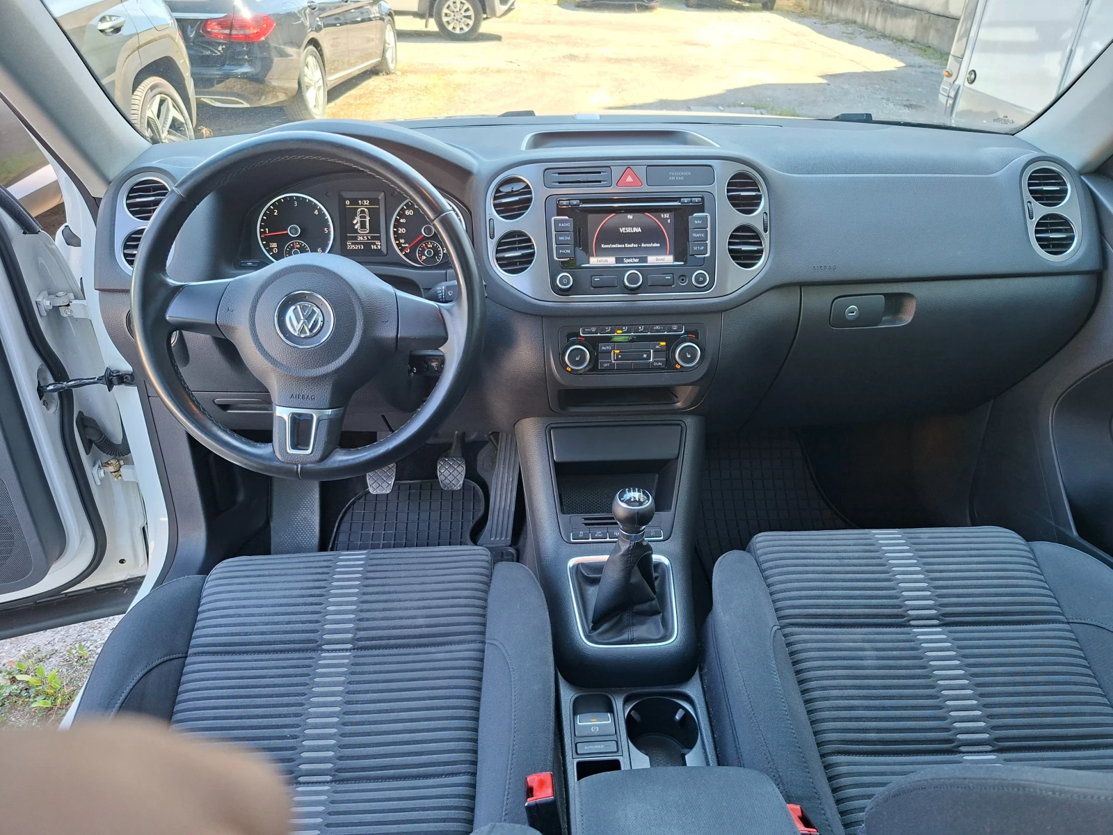 VW Tiguan R-LINE 2.0 TDI 4X4, снимка 9 - Автомобили и джипове - 54940817