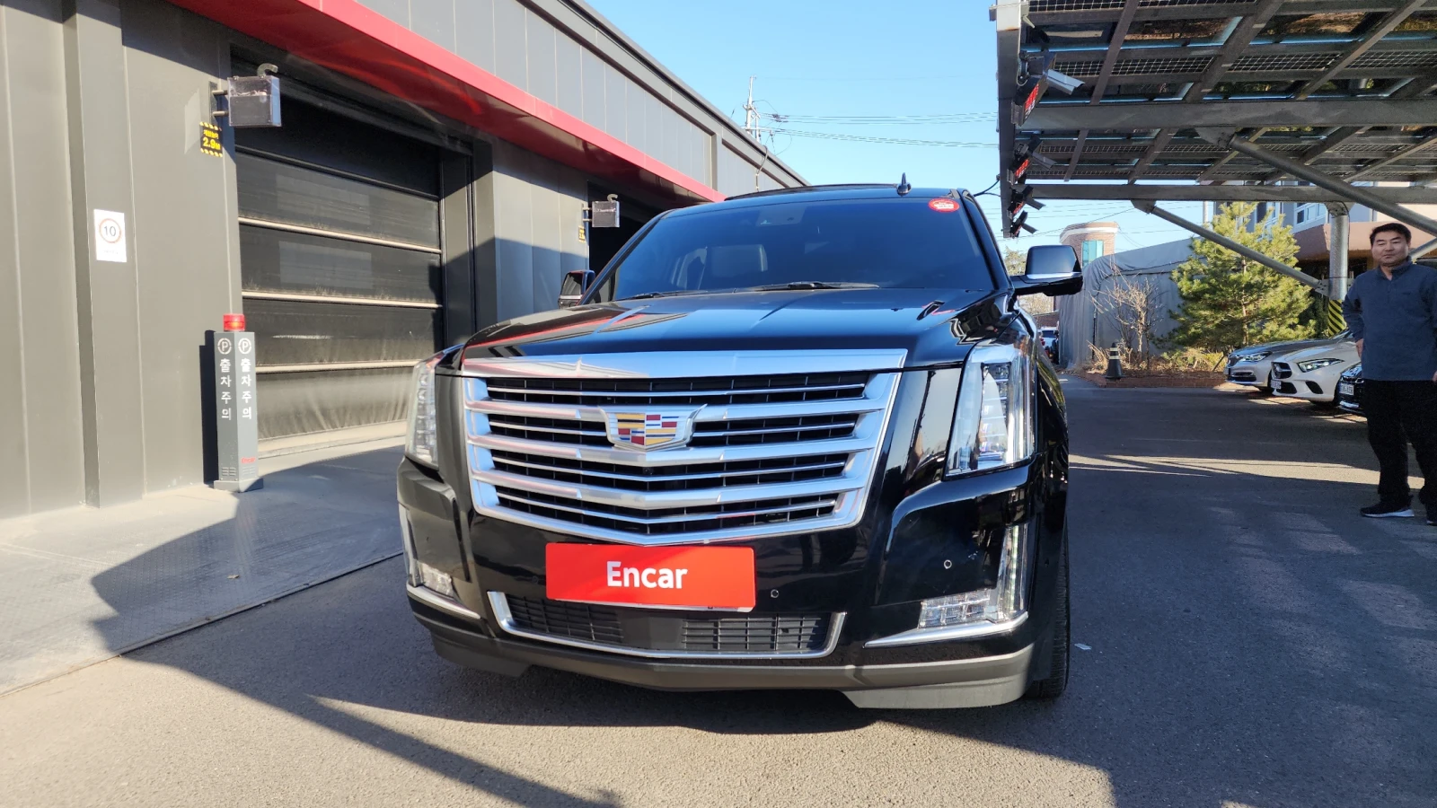 Cadillac Escalade 6.2 ESV* ЕЛ. БАГАЖНИК* ОБДУХВАНЕ* 360* HUD* КРАЙНА, снимка 3 - Автомобили и джипове - 55367088