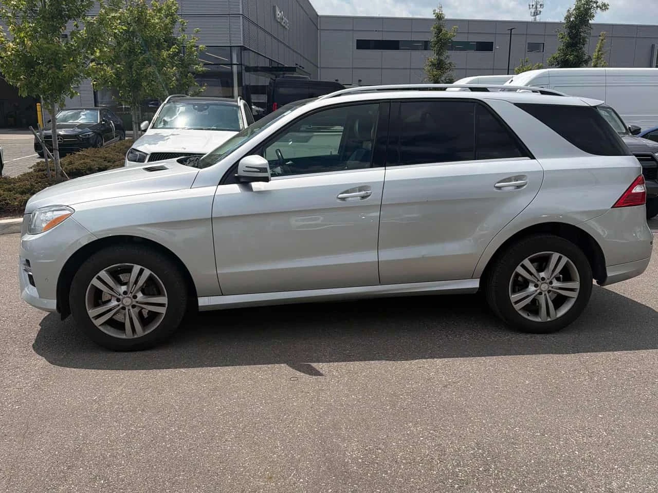 Mercedes-Benz ML 350 * BlueTEC * ГЛАВНО ПРЕДСТАВИТЕЛСТВО НА MERCEDES* , снимка 2 - Автомобили и джипове - 55423772