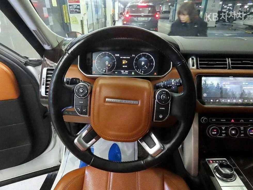 Land Rover Range rover 5.0 V8 SE HEAD UP 360CAM ЕКРАНИ FULL, снимка 8 - Автомобили и джипове - 55539188