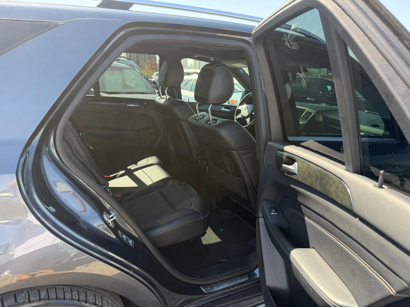 Mercedes-Benz ML 350 4Matik/AMG-Line/Harman Kardon/360/Distronik/PАНОРА, снимка 10 - Автомобили и джипове - 55884893