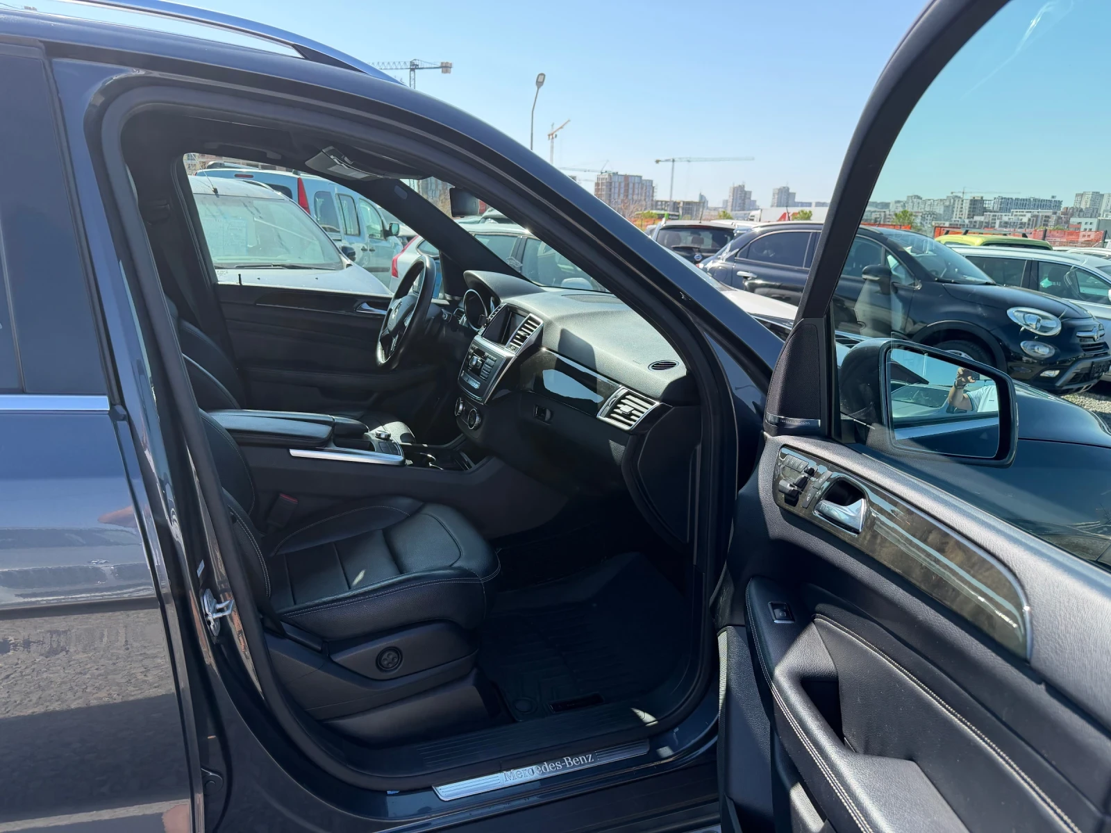 Mercedes-Benz ML 350 4Matik/AMG-Line/Harman Kardon/360/Distronik/PАНОРА, снимка 9 - Автомобили и джипове - 55884893