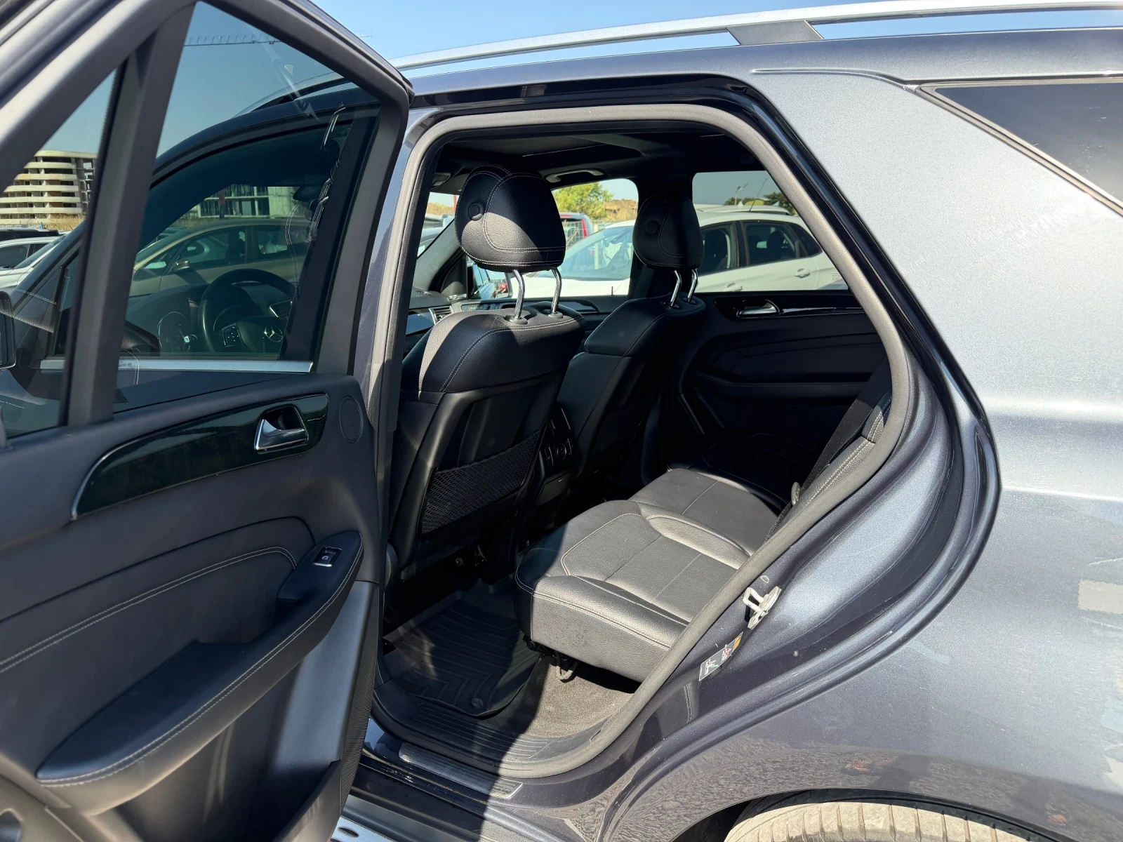 Mercedes-Benz ML 350 4Matik/AMG-Line/Harman Kardon/360/Distronik/PАНОРА, снимка 8 - Автомобили и джипове - 55884893